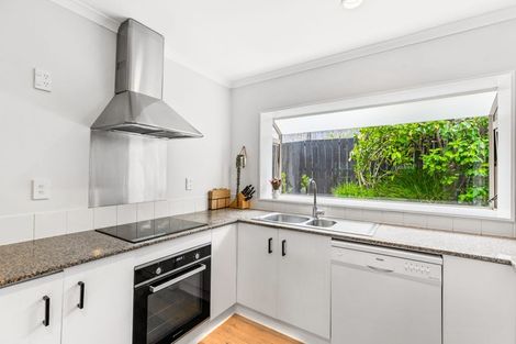 Photo of property in 2/8 Crewe Close, Albany, Auckland, 0632