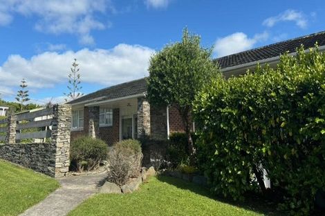 Photo of property in 2 Marlborough Avenue, Glenfield, Auckland, 0629
