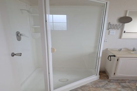 Photo of property in 1/5 Pupuke Road, Takapuna, Auckland, 0622