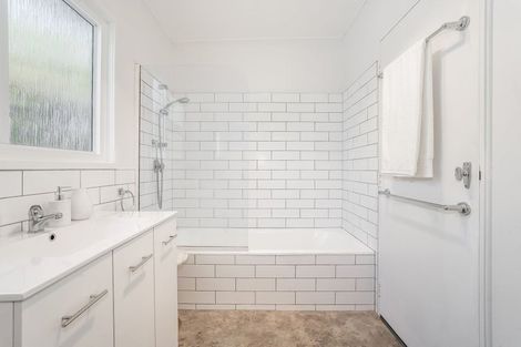 Photo of property in 1/24 Lambley Road, Titahi Bay, Porirua, 5022