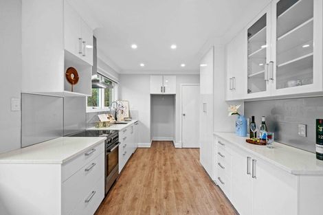 Photo of property in 19 Lawrence Crescent, Hillpark, Auckland, 2102