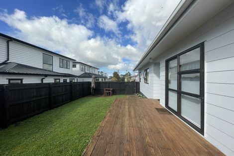 Photo of property in 94 Roberts Road, Te Atatu South, Auckland, 0610