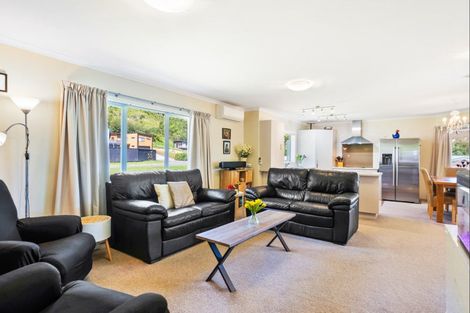 Photo of property in 16 Matuhi Street, Waikanae, 5036