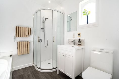 Photo of property in 2 The Crescent, Roseneath, Wellington, 6011