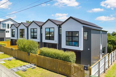 Photo of property in 2e Milich Terrace, Te Atatu South, Auckland, 0610