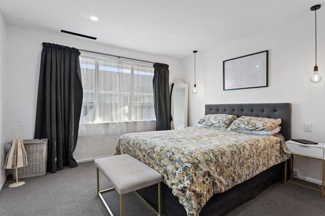Photo of property in 1/4 Queenspark Drive, Parklands, Christchurch, 8083