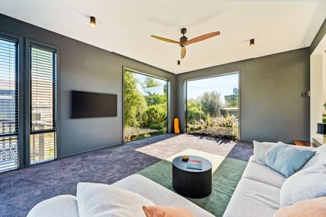 Photo of property in 9 Matipo Street, Wanaka, 9305