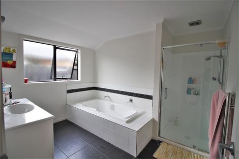 Photo of property in 99 Saint James Drive, Huntington, Hamilton, 3210