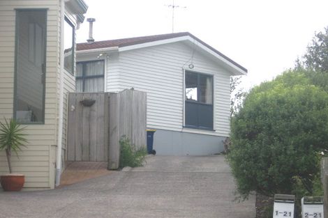Photo of property in 2/21 Peach Road, Glenfield, Auckland, 0629