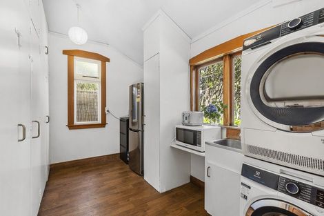 Photo of property in 65 Marine Parade, Seatoun, Wellington, 6022