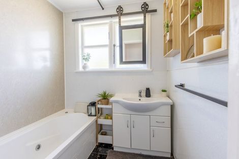 Photo of property in 2 Savage Crescent, Waipukurau, 4200