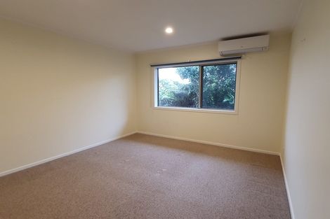 Photo of property in 3/104 East Coast Road, Forrest Hill, Auckland, 0620