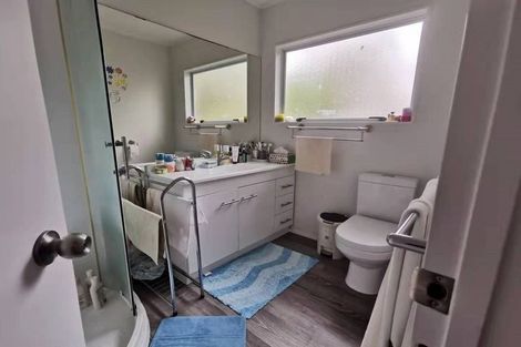 Photo of property in 2/14 Camilla Grove, Totara Vale, Auckland, 0629