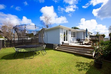 Photo of property in 99 Hobsonville Road, West Harbour, Auckland, 0618