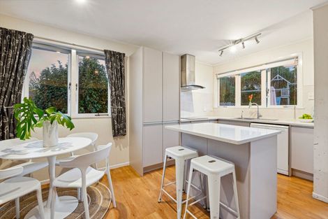 Photo of property in 2 Seine Road, Forrest Hill, Auckland, 0620