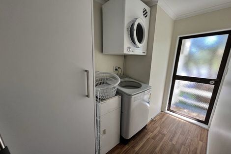 Photo of property in 31 Sunhaven Drive, Newlands, Wellington, 6037