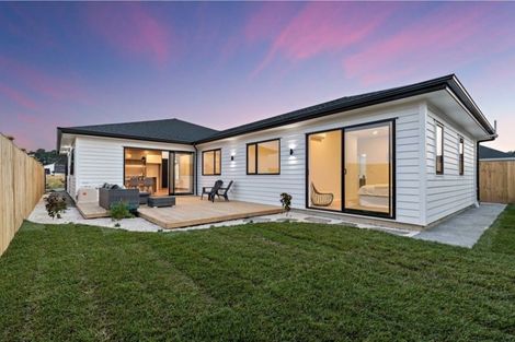 Photo of property in 4 Vinistra Road, Kumeu, 0810