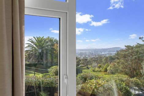 Photo of property in 2 Fairmount Road, Titirangi, Auckland, 0604