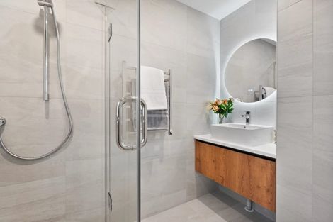 Photo of property in 2/32 Beulah Avenue, Rothesay Bay, Auckland, 0630