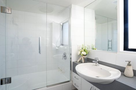 Photo of property in 2/37c Glenharrow Avenue, Avonhead, Christchurch, 8042
