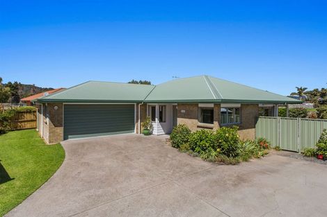 Photo of property in 24 Edgewater Grove, Whakatane, 3120