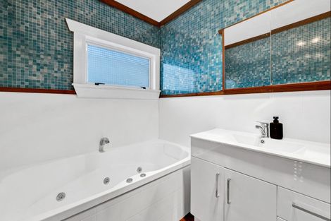 Photo of property in 48 Regan Street, Stratford, 4332