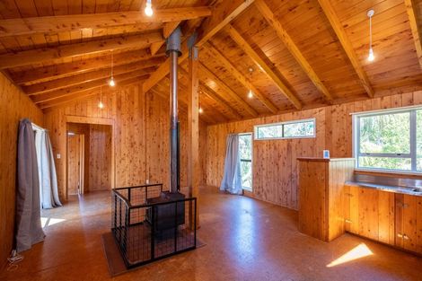 Photo of property in 24 Montjoy Street, Stratford, 4332