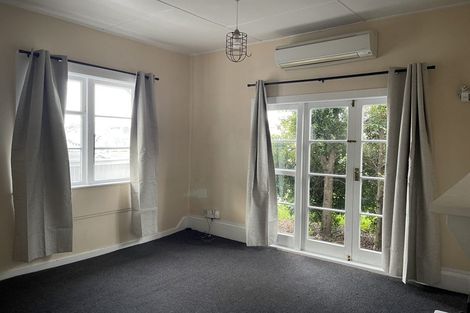 Photo of property in 2 Chaucer Road, Hospital Hill, Napier, 4110