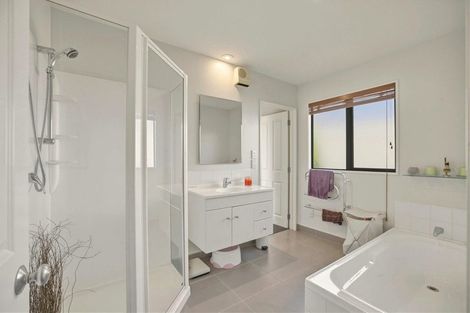 Photo of property in 31 Highcrest Heights, Westmorland, Christchurch, 8025