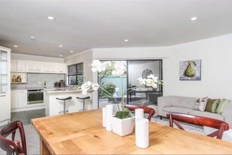 Photo of property in 16 Middlefield Drive, East Tamaki Heights, Auckland, 2016