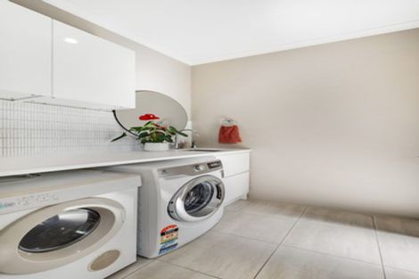 Photo of property in 131 Baverstock Road, Flat Bush, Auckland, 2016