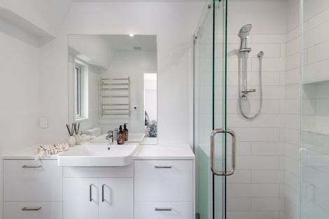 Photo of property in 93 Holly Road, St Albans, Christchurch, 8014