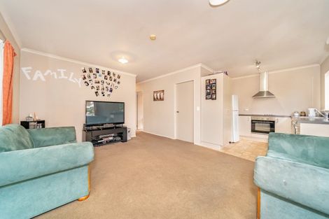 Photo of property in 32 Aniseed Grove, Timberlea, Upper Hutt, 5018