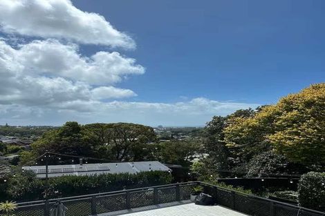 Photo of property in 33 Agincourt Street, Glenfield, Auckland, 0629