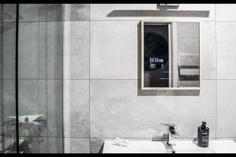 Photo of property in 5 Te Ara Karoiroa Road, Hurford, New Plymouth, 4374