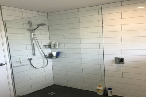 Photo of property in 1/54 Ayton Drive, Totara Vale, Auckland, 0629