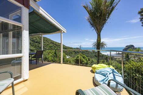 Photo of property in 54 Rayner Road, Piha, 0772
