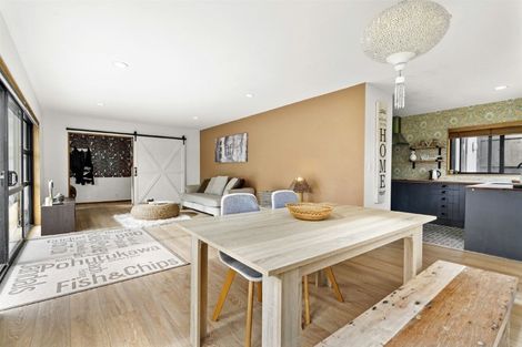 Photo of property in 1/14 Beresford Street, Bayswater, Auckland, 0622