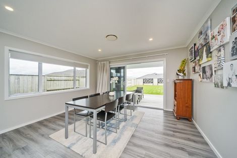 Photo of property in 10 Gibraltar Way, Fitzherbert, Palmerston North, 4410