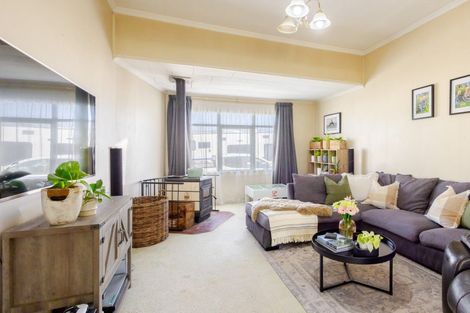 Photo of property in 8 Russell Street, Otane, 4202