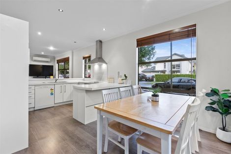 Photo of property in 15 The Track, Takanini, 2112