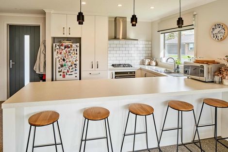 Photo of property in 4 Hull Place, Whitby, Porirua, 5024