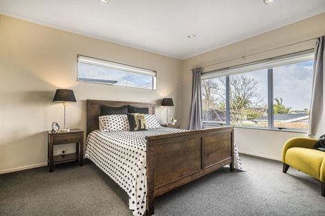 Photo of property in 90 Roberts Avenue, Belmont, Auckland, 0622