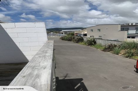 Photo of property in 21f8 Collins Avenue, Tawa, Wellington, 5028