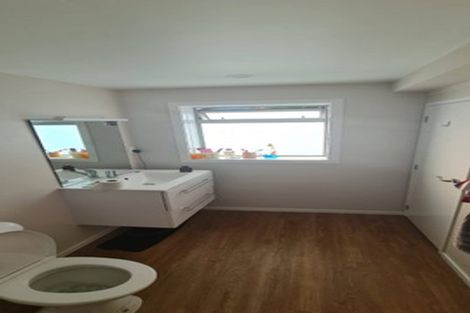 Photo of property in 1/4 James Scott Place, Te Atatu South, Auckland, 0602