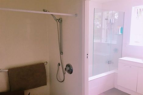 Photo of property in 20 Golf Road, New Lynn, Auckland, 0600