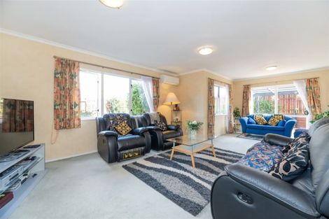 Photo of property in 10 Dainton Place, New Lynn, Auckland, 0600
