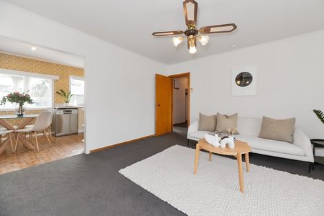 Photo of property in 23a Hereford Street, Te Atatu Peninsula, Auckland, 0610