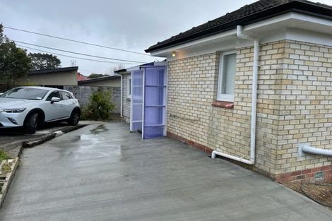 Photo of property in 22 Cliff View Drive, Green Bay, Auckland, 0604