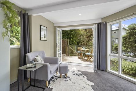 Photo of property in 51 Harbour View Road, Northland, Wellington, 6012